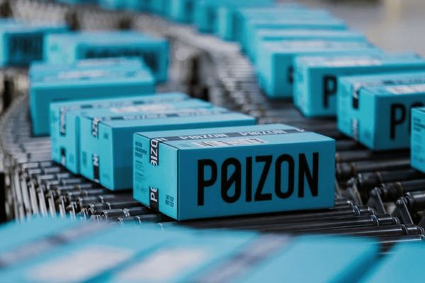 Запуск маркетплейса Poizon в России — интерфейс мобильного приложения с брендовыми товарами Nike, Adidas, Gucci и других