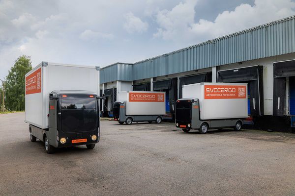 Автономные грузовики EvoCargo на территории производственной площадки «Элинар-Бройлер» в Подмосковье