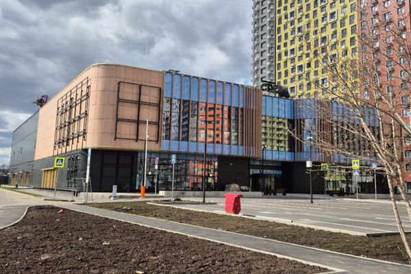 Районный торговый центр в жилом квартале Москвы — пример современного формата ТЦ шаговой доступности