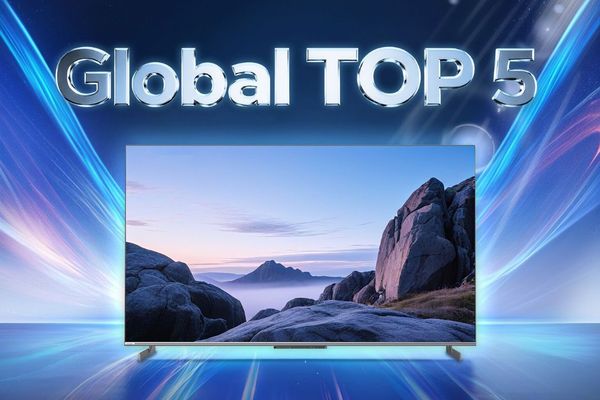 Телевизор Skyworth на фоне надписи Global TOP 5 — бренд вошёл в пятёрку мировых лидеров по выручке от продаж ТВ