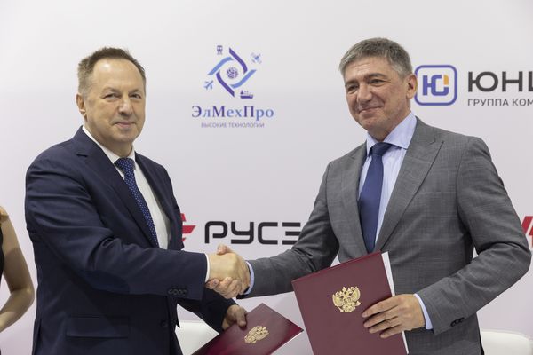 Подписание соглашения о расширении сотрудничества между СТМ и Чебоксарским электроаппаратным заводом на ИННОПРОМ-2025