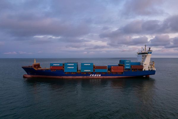 Контейнеровоз FESCO в Балтийском море на маршруте Санкт-Петербург — Калининград в рамках каботажной линии FSKL