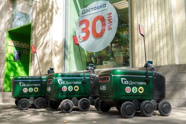 Роботы-доставщики X5 Robotics у магазина «Пятёрочка» — роботизация ритейла и автоматизация доставки Х5 Group
