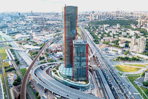 Бизнес-центр iCITY в Москве — современный офисный комплекс с премиальной спортивной инфраструктурой, символ новой волны девелопмента с фокусом на ЗОЖ
