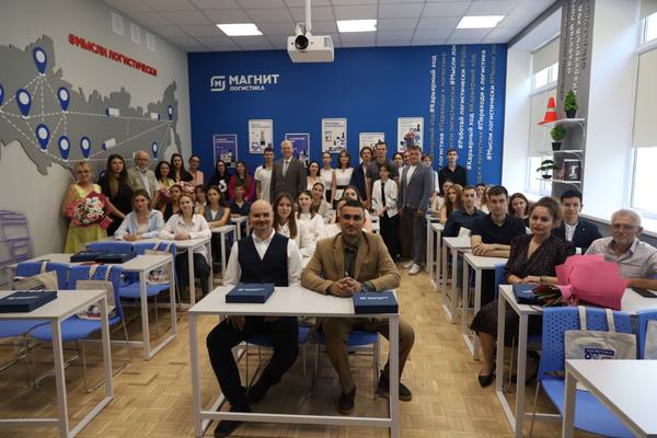 Открытие брендированной аудитории «Магнит Логистика» в КубГТУ — студенты и представители компании на первом занятии новой образовательной программы по логистике
