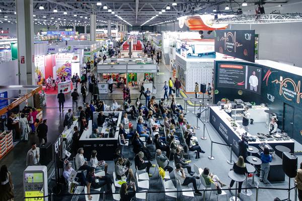 Экспозиция международной выставки WorldFood 2025 в Москве: павильоны, деловая зона и стенды участников ритейл- и логистических компаний