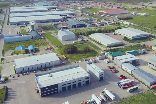 Промышленно-складской комплекс DAMU Logistics в Алматинской области — вид с воздуха: логистические центры, погрузочные зоны и транспортные артерии