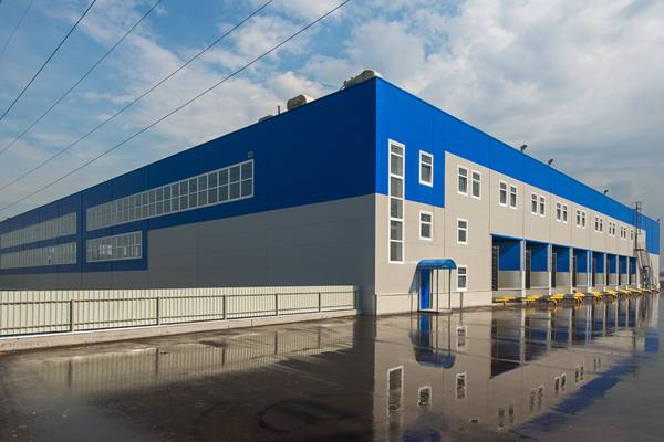 Складской комплекс с двухуровневой погрузкой в Дзержинском — объект сделки аренды площадью 8,5 тыс. м², подобранный компанией Ricci