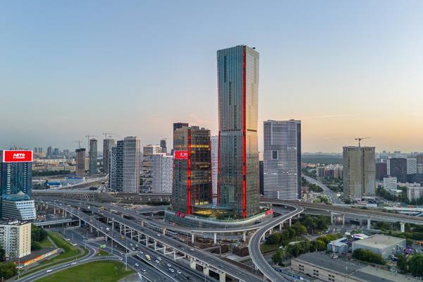 Панорама Москва-Сити с видом на башни iCITY — дефицит офисных площадей и высокий спрос в деловом центре Москвы в 2025 году