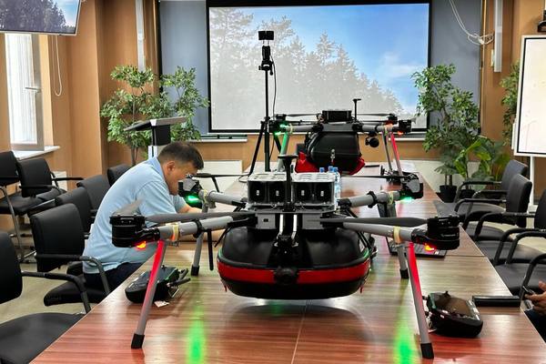 Дрон для доставки продуктов «ВкусВилл» на презентации пилотного проекта в Якутии