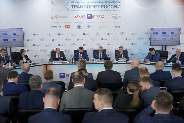 Панельная дискуссия на форуме «Транспорт России 2025» с участием представителей транспортной отрасли