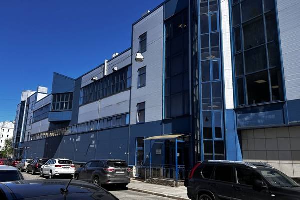 Фасад бизнес-центра «Майков 8» в Санкт-Петербурге, где логистическая компания «Лакор» арендовала четыре этажа