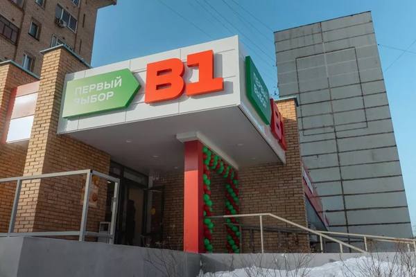 Фасад магазина жесткого дискаунтера «Первый выбор» В1 сети «Магнит»