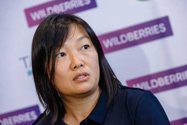 Основательница российского маркетплейса выступает на фоне логотипа Wildberries