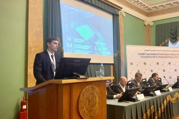 Представитель Port Favor презентует проект ж/д терминала на конференции «Рилттранс» — доклад о перевалке удобрений через Усть-Лугу