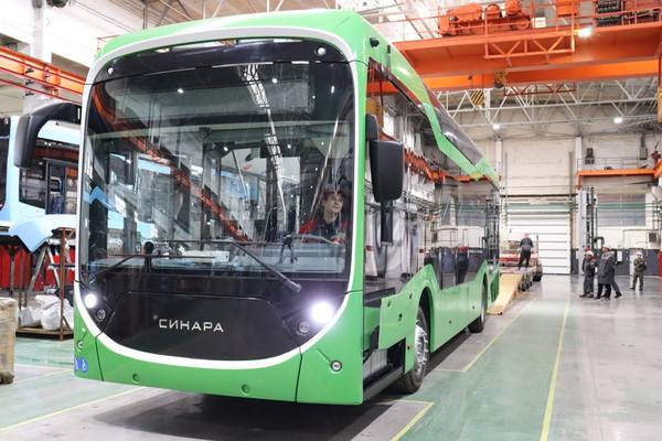 Низкопольный троллейбус «Синара-6254» в цехе Челябинского завода городского электротранспорта перед отправкой в Калининград