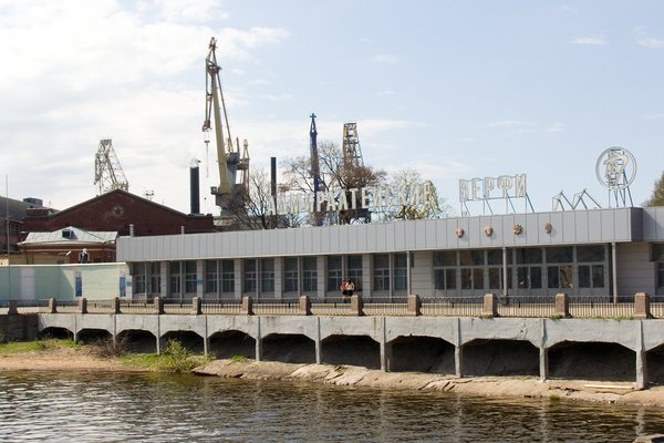 Здания и причальная зона «Адмиралтейских верфей» в Санкт-Петербурге перед редевелопментом