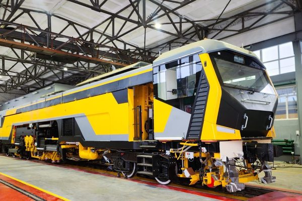 Высокотехнологичная путевая машина ПМА-3 на производственной площадке завода «Калугапутьмаш»