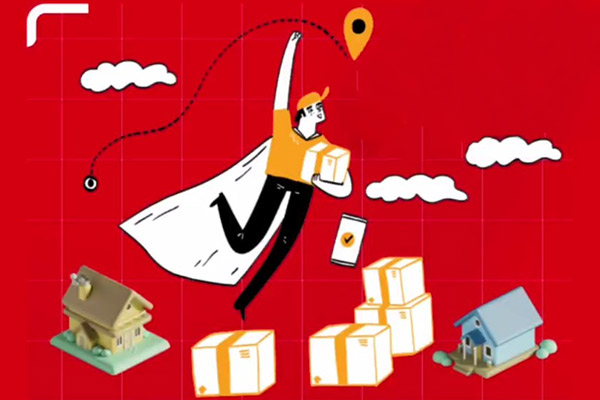 Иллюстрация курьера с посылками и маршрутной меткой на фоне коробок и домов