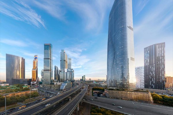 Деловой район Москва-Сити с современными офисными небоскрёбами — центр инвестиционной офисной недвижимости