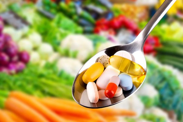 Витамины и пищевые добавки как товар онлайн-торговли на фоне продуктовой полки