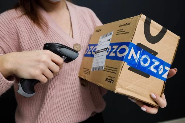 Сканирование упаковки Ozon при проверке товаров на маркетплейсе в рамках усиленного контроля медицинских изделий