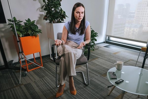 Президент X5 Екатерина Лобачёва во время интервью — обсуждение стратегии e-grocery, логистики и цепочек поставок продуктового ритейла