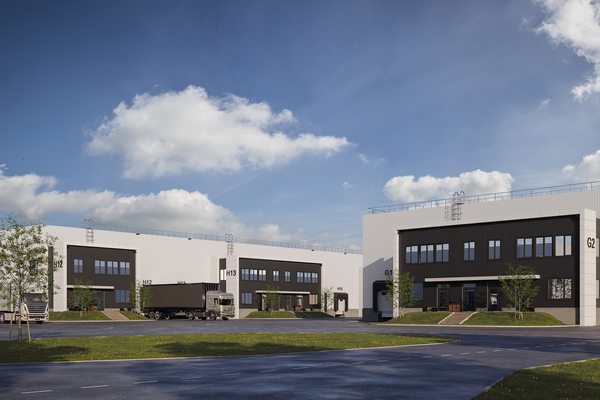Современные корпуса промпарка «Кувекино» формата light industrial с грузовым транспортом на территории