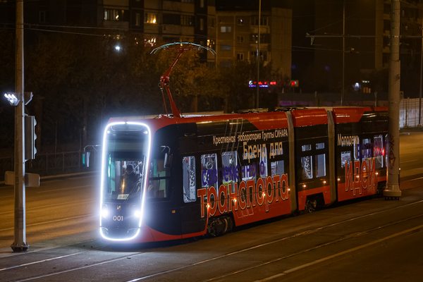 Ночной тестовый заезд трёхсекционного трамвая «Синара» модели 71-233А на городской линии