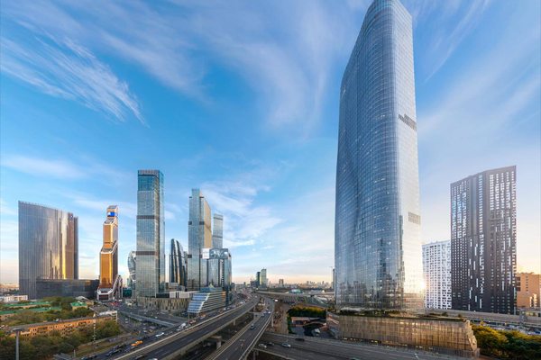Панорама делового центра «Москва-Сити» с высотными офисными башнями, где началось строительство нового почти 300-метрового делового небоскрёба