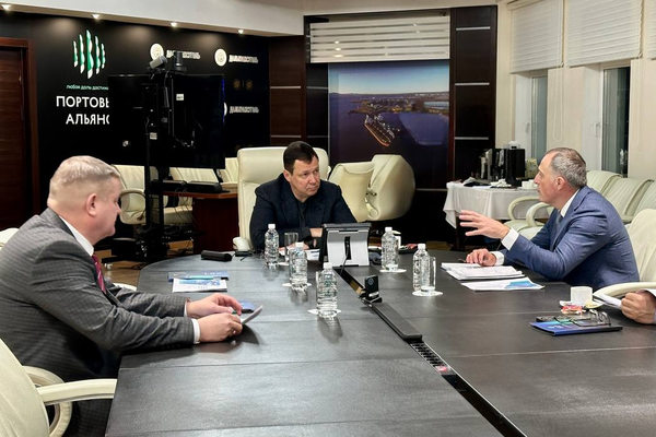 Рабочее совещание с участием руководства терминала «Остерра» и властей Хабаровского края — развитие портовой инфраструктуры