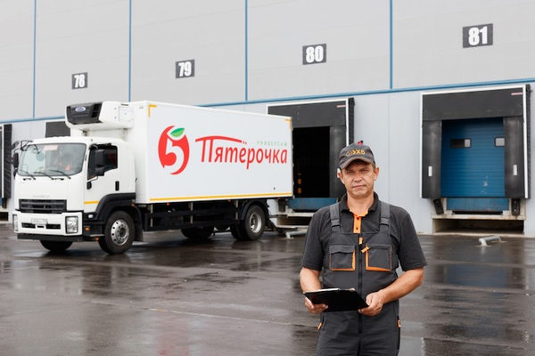 Сотрудник X5 на распределительном центре «Пятёрочки» — логистика и работа в ритейле