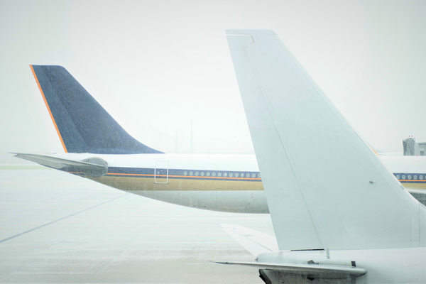 Грузовой самолёт в аэропорту — рост спроса на авиалогистику в Сибири и на Дальнем Востоке