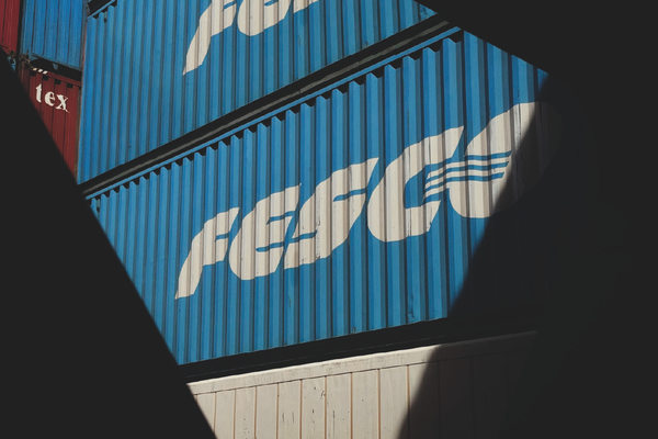 Контейнеры FESCO в порту — запуск контейнерного сервиса Камбоджа — Россия через Вьетнам