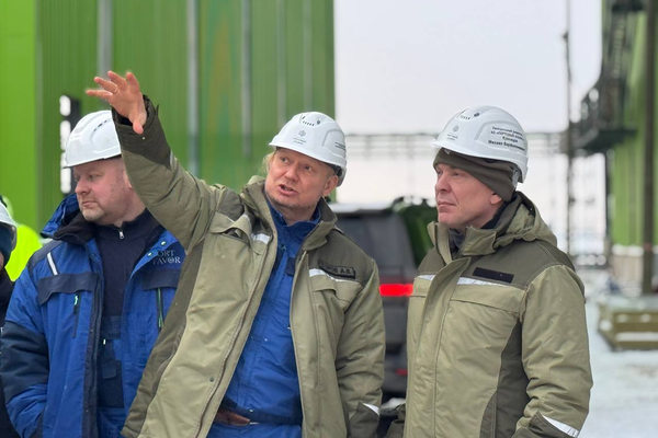 Руководители Port Favor на строительной площадке сухогрузного терминала в Усть-Луге