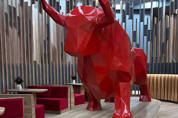 Стенд компании на выставке «Продэкспо-2026» с фирменной инсталляцией и зоной для переговоров