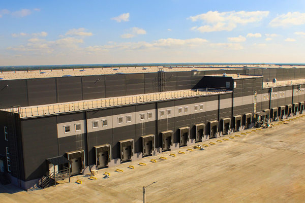 Современный складской комплекс класса А в региональном логистическом хабе России с зоной доковых ворот для грузового транспорта