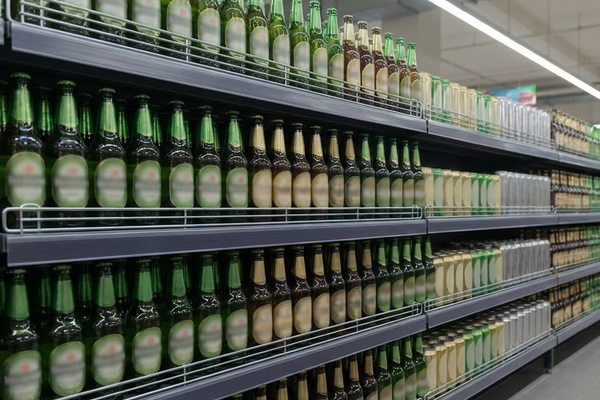Полка с пивом в розничном магазине как отражение роста цен и перераспределения продаж по каналам
