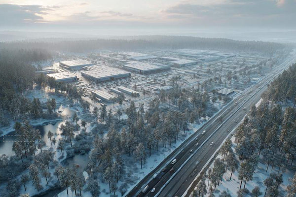 Крупный складской логистический парк в зимний период рядом с автомагистралью