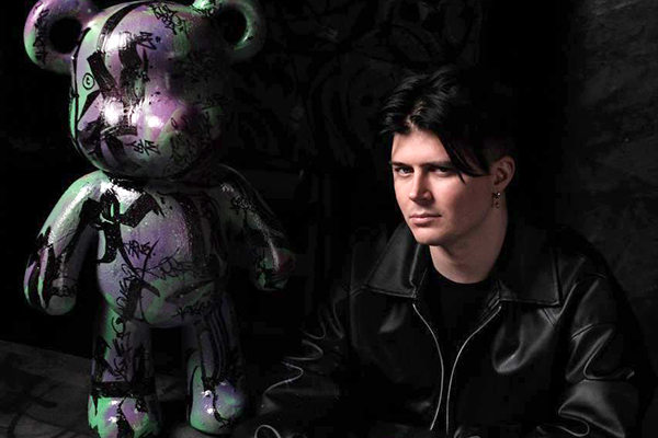 Художник Покрас Лампас и лимитированная статуэтка «ЛакиМиши» — арт-коллаборация с сетью «Перекрёсток» в рамках маркетинговой акции