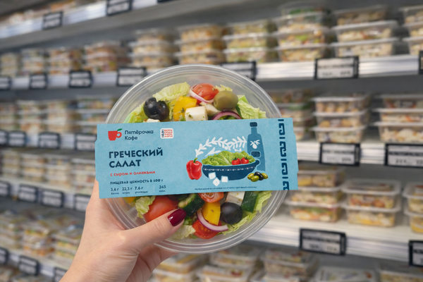 греческий салат Пятёрочка Кафе готовая еда в магазине ритейл холодильная витрина ассортимент готовых блюд