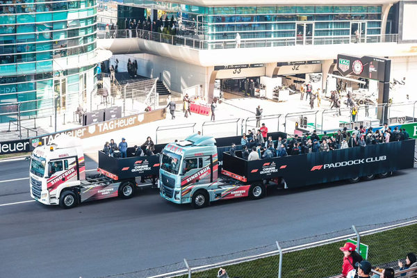 Грузовики SINOTRUK SITRAK на параде пилотов Гран-при Китая Формулы-1 — демонстрация коммерческой техники на международном автоспортивном событии