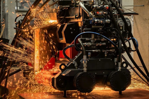 Мобильный комплекс стыковой сварки рельсов в работе при испытаниях технологии для железнодорожной инфраструктуры ВСМ