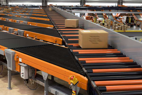 конвейерная сортировочная линия на складе — автоматизация логистики и обработка посылок в e-commerce