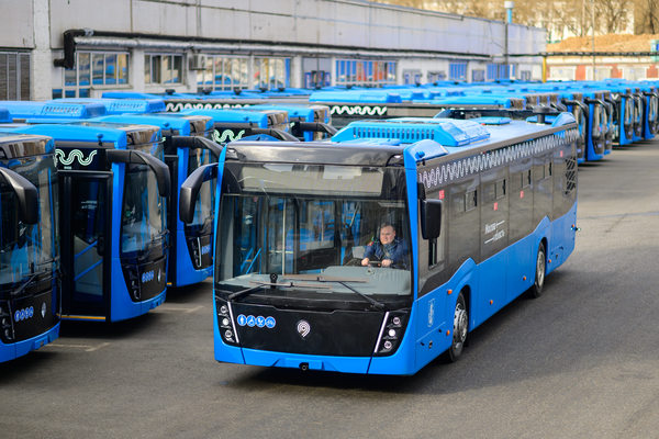 новые автобусы НефАЗ 5299 в парке Мосгортранса для пригородных маршрутов Москва область