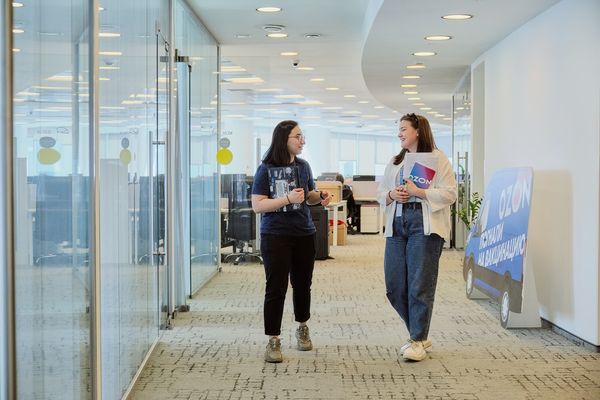стажеры Ozon в офисе e-commerce компании кадровая инфраструктура и найм сотрудников