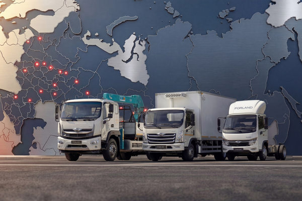 коммерческий транспорт FORLAND грузовики на фоне карты России рынок автопарков логистика