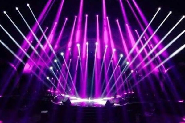 Сценическое оборудование и свет на площадке как пример складской логистики event-индустрии