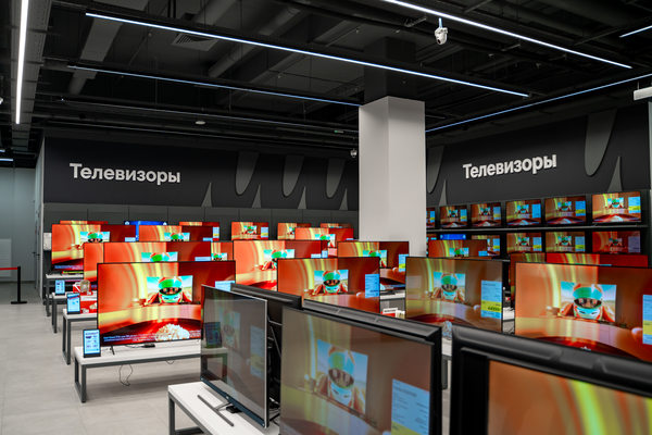 Зона телевизоров в магазине электроники: Smart TV и управление ассортиментом в ритейле