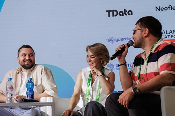 Панельная дискуссия Data Day 2026 об ИИ, данных и цифровом управлении транспортом и логистикой